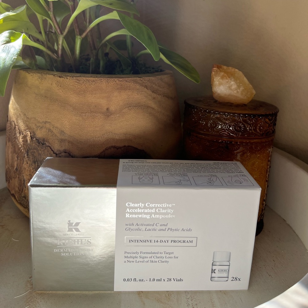 Kiehl’s Clearly Corrective Accelerated Clarity Renewing Ampoules 14 Day Regimen